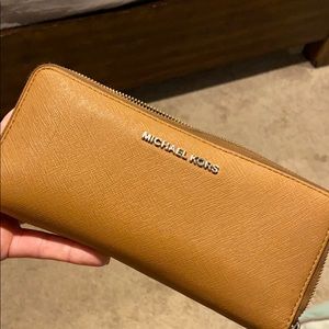 Michael kors wallet